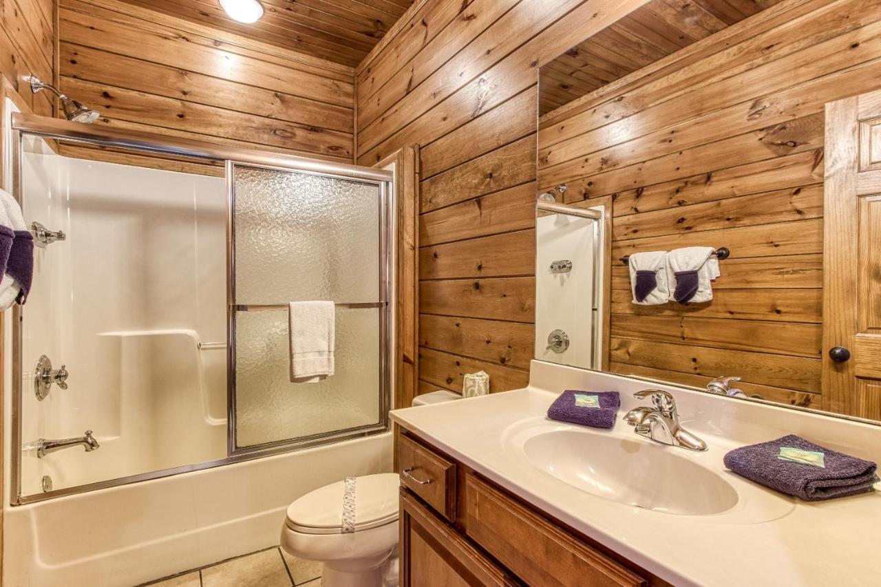 Lazy Bear Lodge, Hot Tub, Resort Pool, Wifi, 1089 Free Tickets Each Paid Day, Dollywood And More Gatlinburg Dış mekan fotoğraf