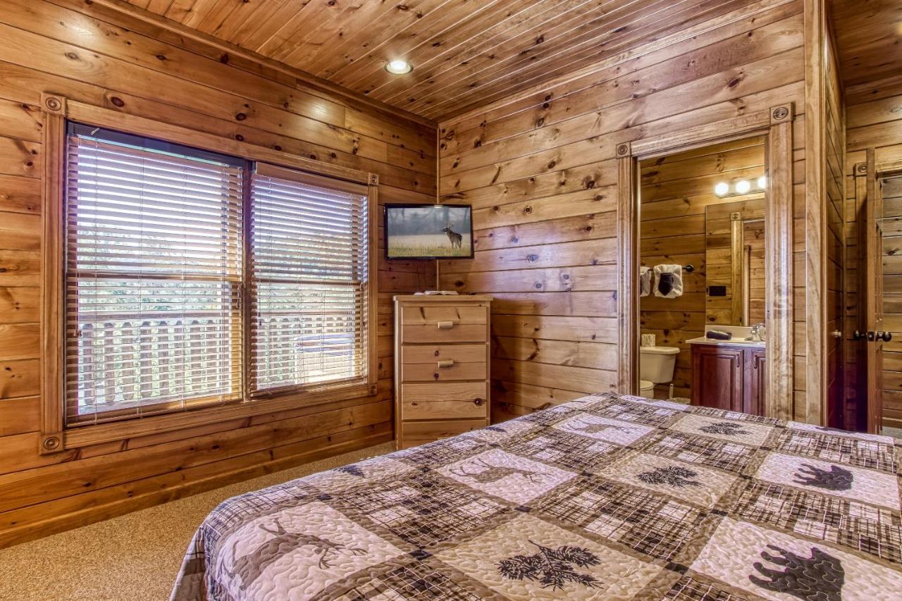 Lazy Bear Lodge, Hot Tub, Resort Pool, Wifi, 1089 Free Tickets Each Paid Day, Dollywood And More Gatlinburg Dış mekan fotoğraf