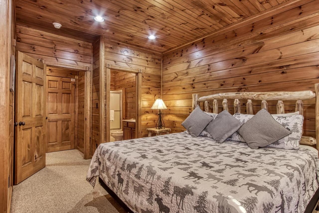 Lazy Bear Lodge, Hot Tub, Resort Pool, Wifi, 1089 Free Tickets Each Paid Day, Dollywood And More Gatlinburg Dış mekan fotoğraf