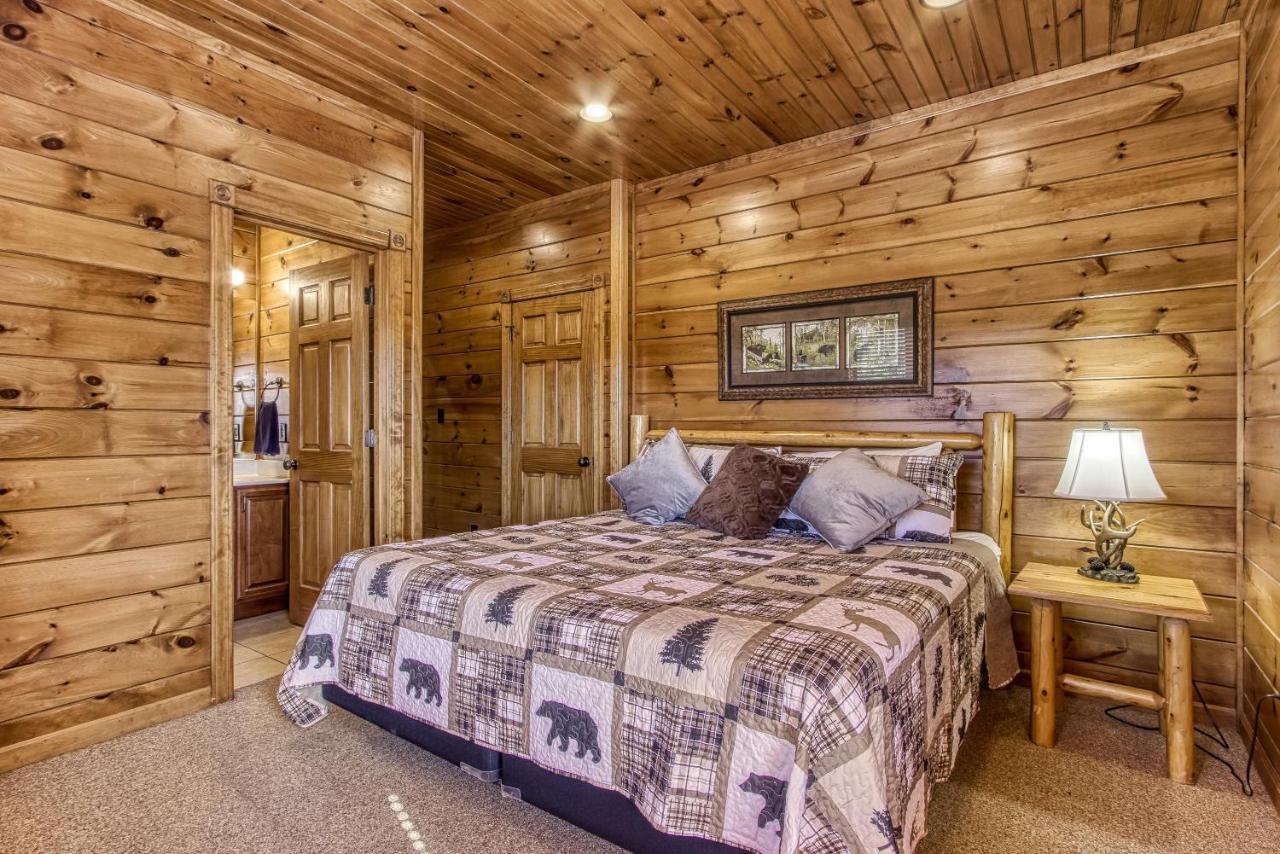 Lazy Bear Lodge, Hot Tub, Resort Pool, Wifi, 1089 Free Tickets Each Paid Day, Dollywood And More Gatlinburg Dış mekan fotoğraf