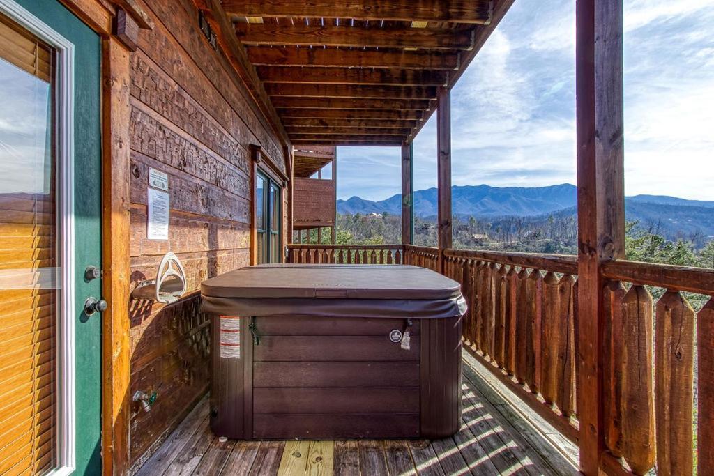 Lazy Bear Lodge, Hot Tub, Resort Pool, Wifi, 1089 Free Tickets Each Paid Day, Dollywood And More Gatlinburg Dış mekan fotoğraf